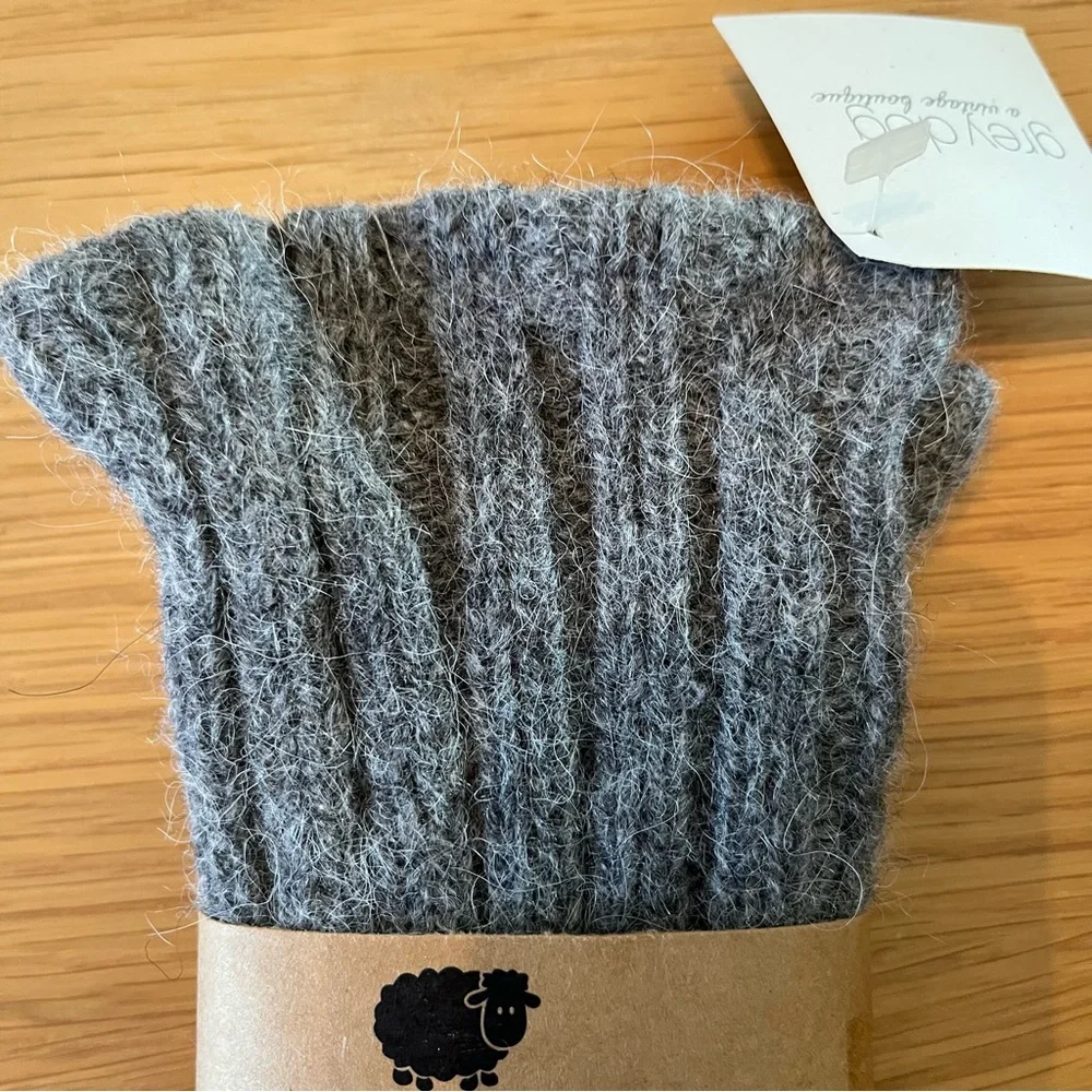 NWT Hand Warmers Pure Wool and Alpaca in Gray